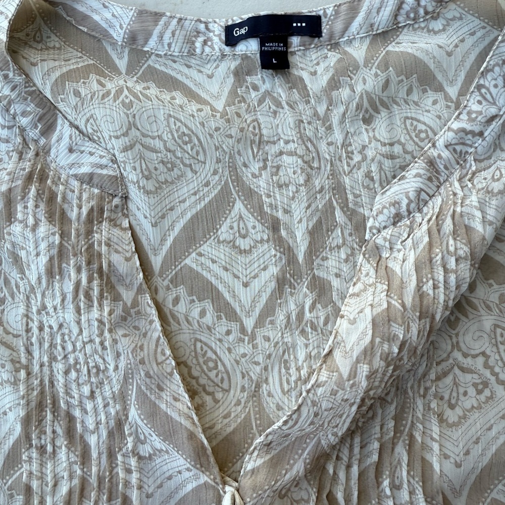 Patterned Button-Up Blouse - Picture 2 of 4